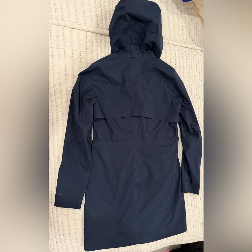 NWT LULULEMON RAIN REBEL JACKET SIZE 2 TRUE NAVY - Picture 13 of 16